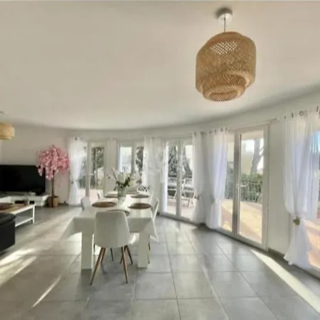 Entiere Port Et Villa *